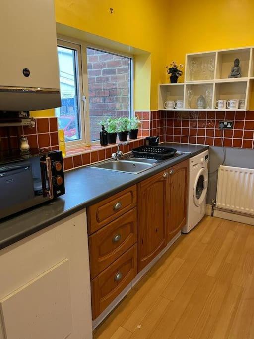 Ovington Grove 2 Fully Equipped Kitchen Free Parking 3 Bedrooms Netflix Νιούκασλ Εξωτερικό φωτογραφία